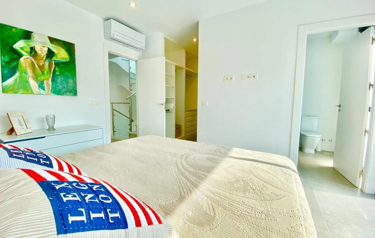 Вилла Chalet Con Piscina Privada En La Urb. De Puerto Rey Лос-Амаргильос